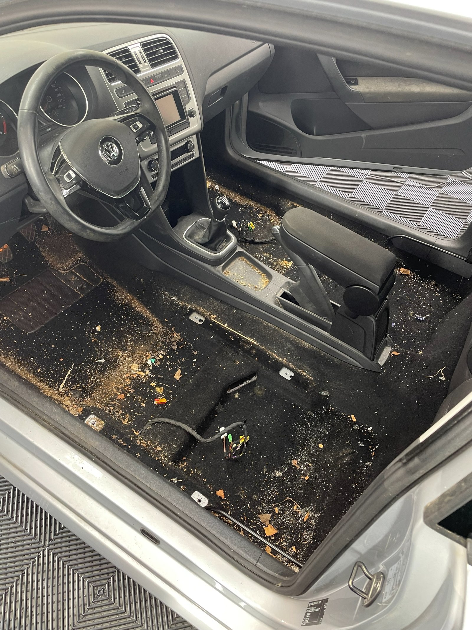 VOLKSWAGEN POLO IV avant intervention